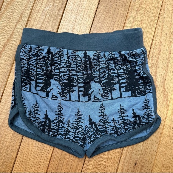 Kate Quinn Modal Sasquatch Bigfoot Print Shorts 18-24 Months Blue - Picture 1 of 3